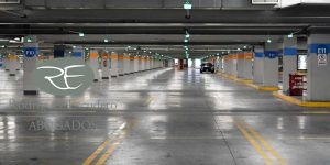 Quién indemniza en caso de daños en un parking privado
