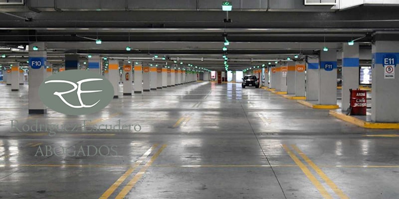 Quién indemniza en caso de daños en un parking privado