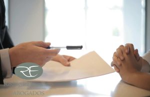 Las aseguradoras quieren que aceptes rápido